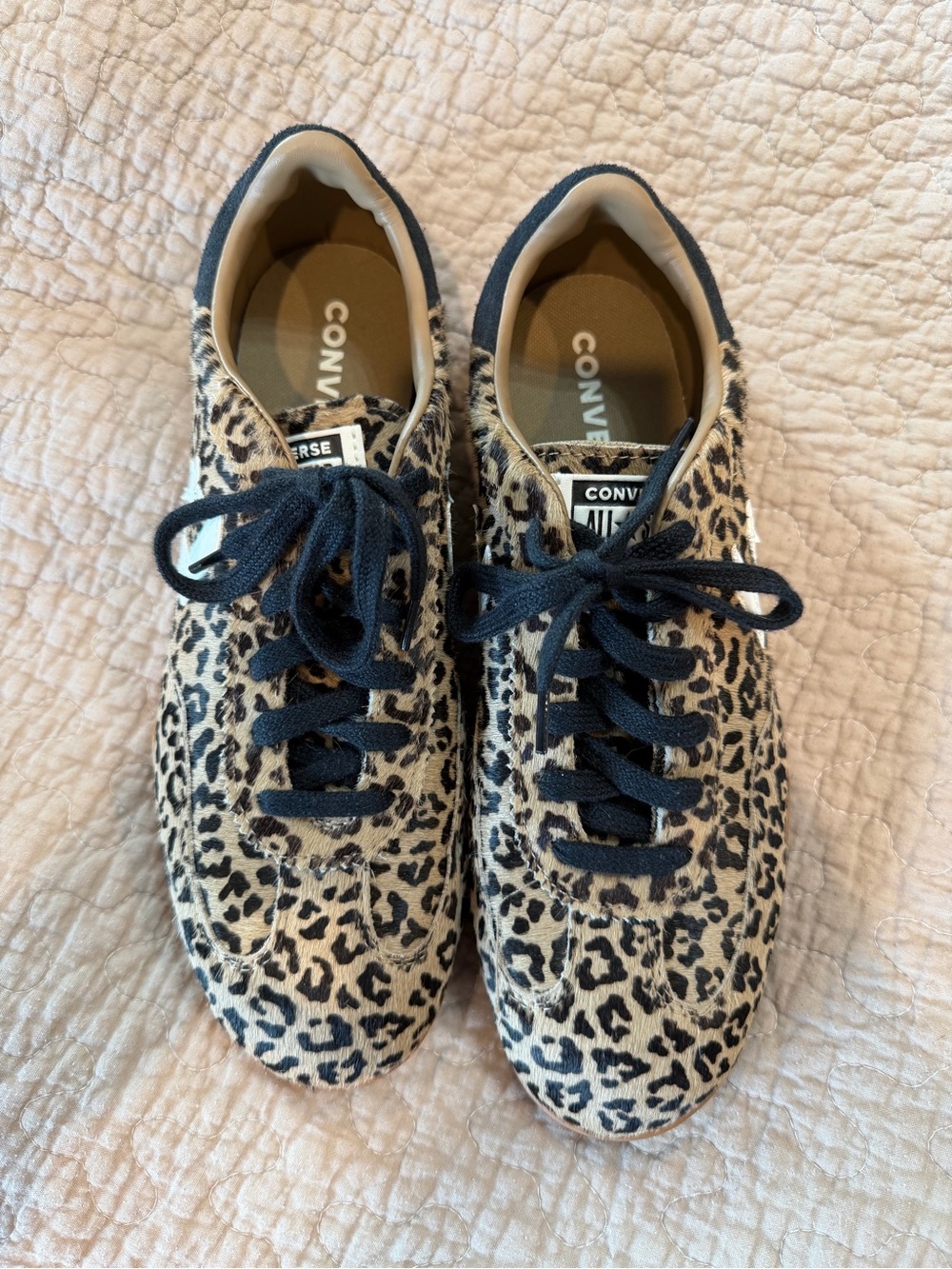 Womenโs Converse Leopard Print Low-Top Sneakers in Beige and Black size 10
